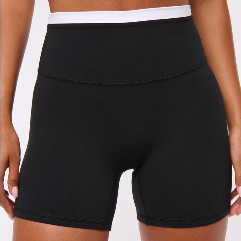 NWT YPB studioFLEX Bike Short